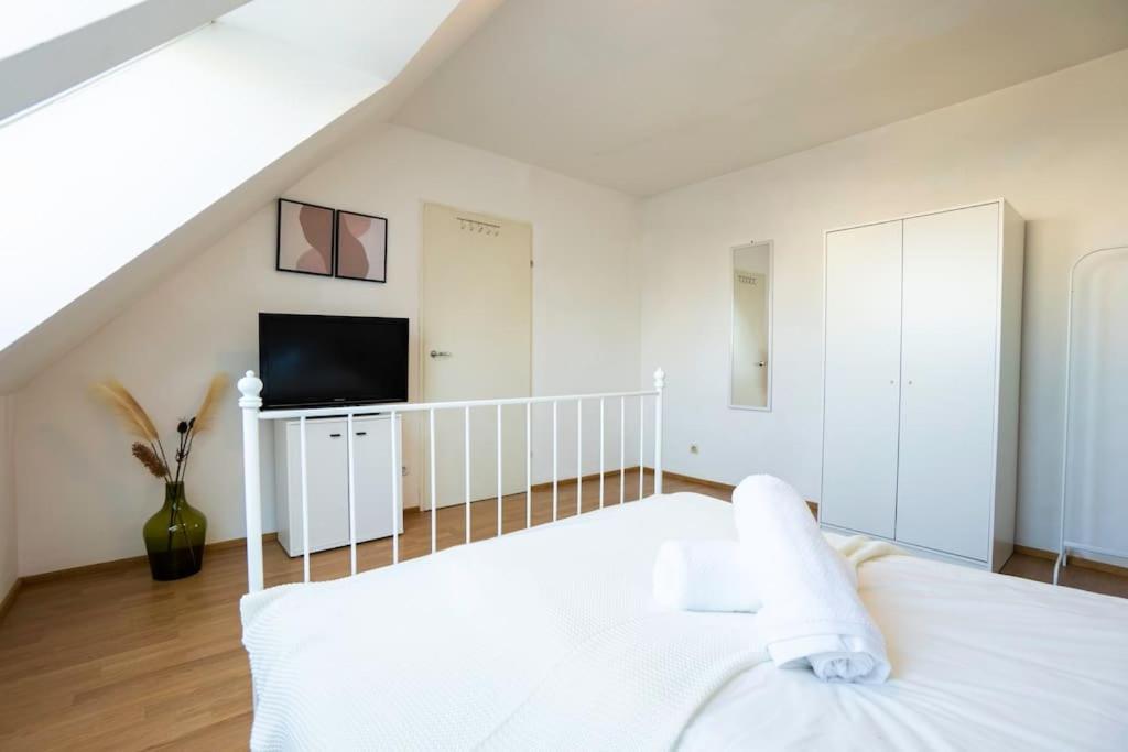 Stylish 2 Floor Penthouse • 15 Min To City Center Wenen Buitenkant foto