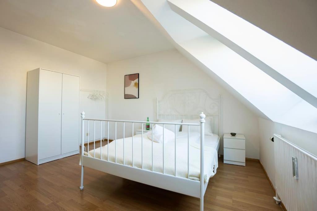Stylish 2 Floor Penthouse • 15 Min To City Center Wenen Buitenkant foto