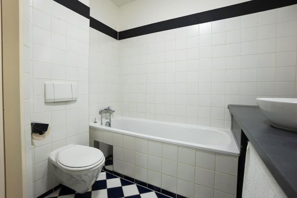 Stylish 2 Floor Penthouse • 15 Min To City Center Wenen Buitenkant foto