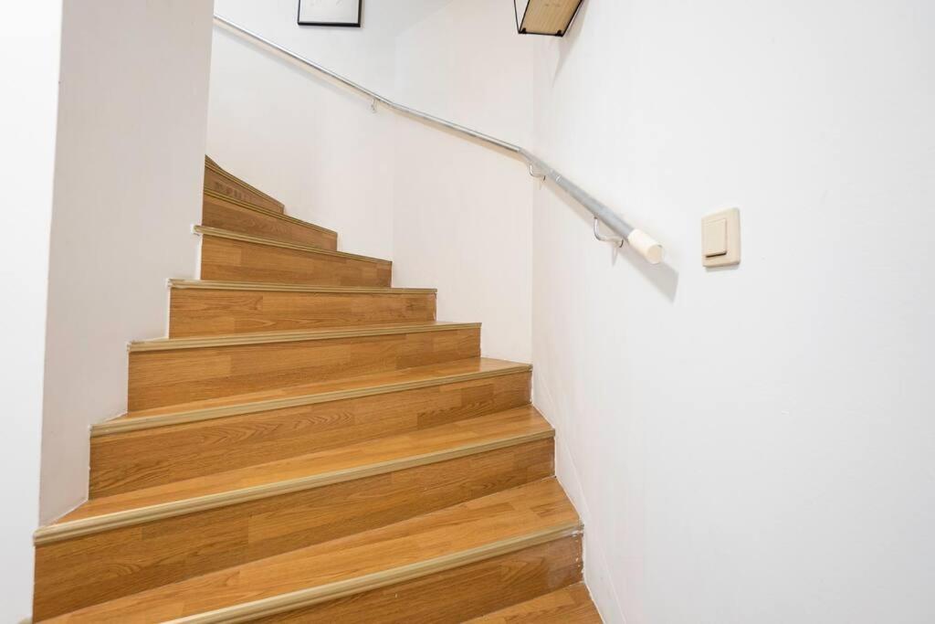 Stylish 2 Floor Penthouse • 15 Min To City Center Wenen Buitenkant foto