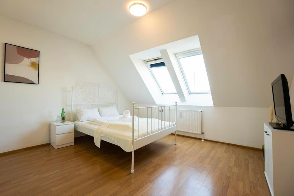 Stylish 2 Floor Penthouse • 15 Min To City Center Wenen Buitenkant foto